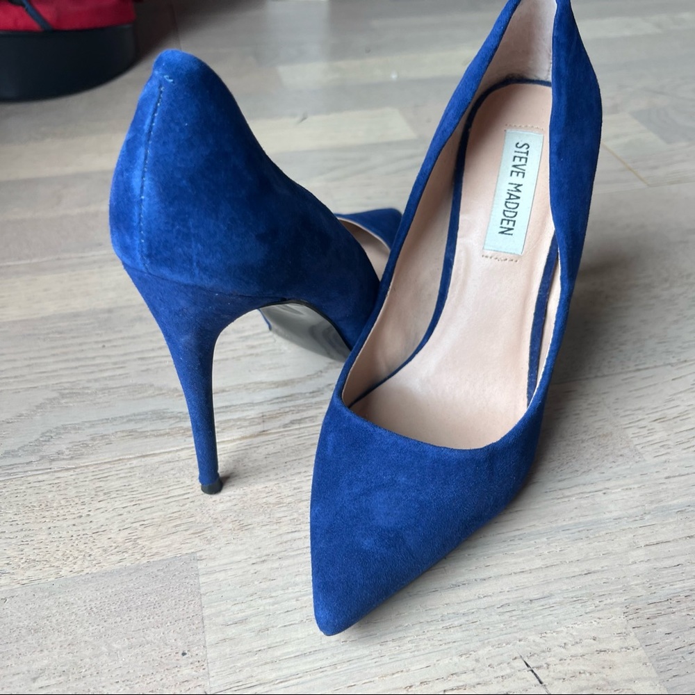 Royal blue suede Steve Madden pumps